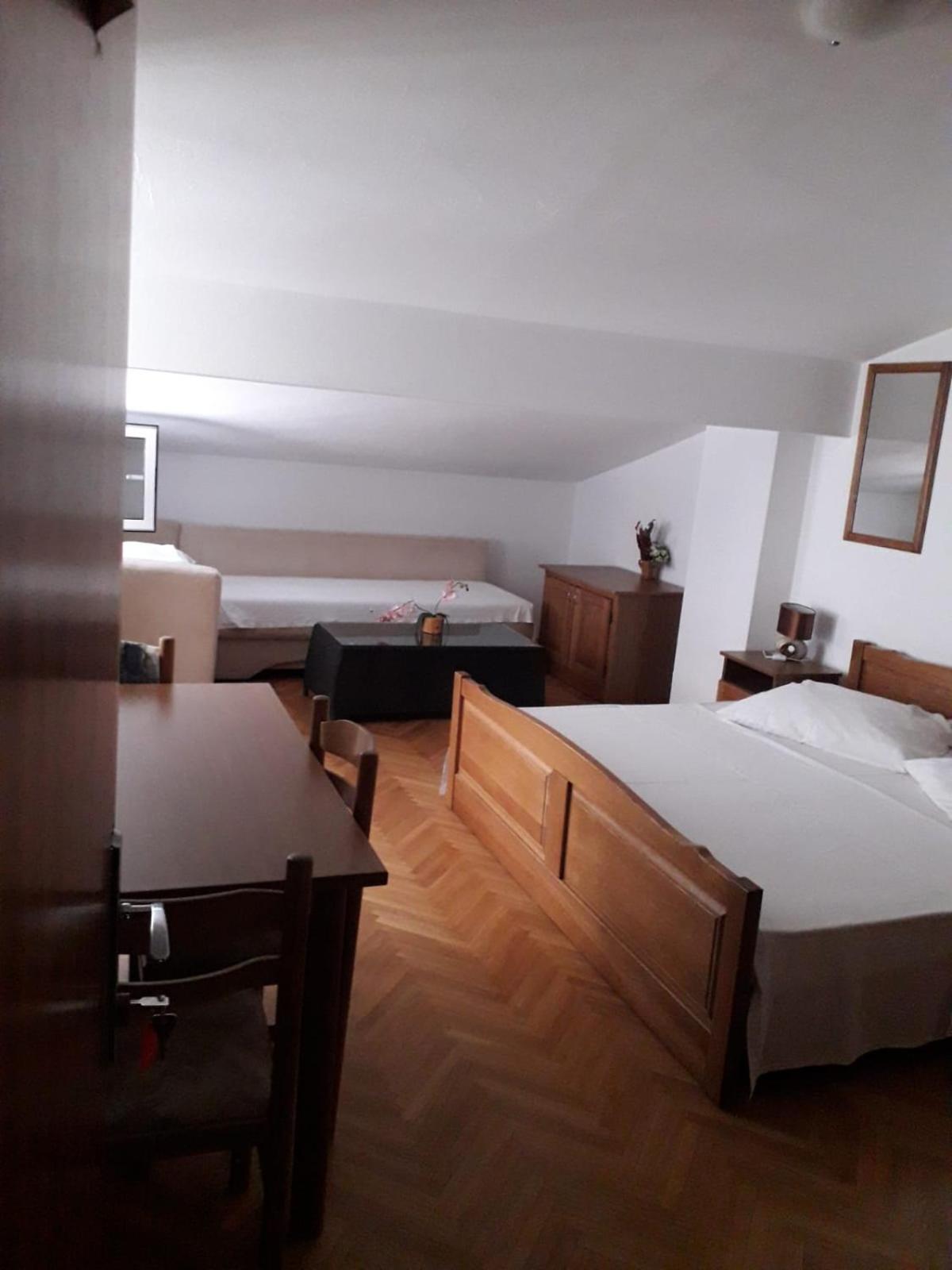 8 Apartment *